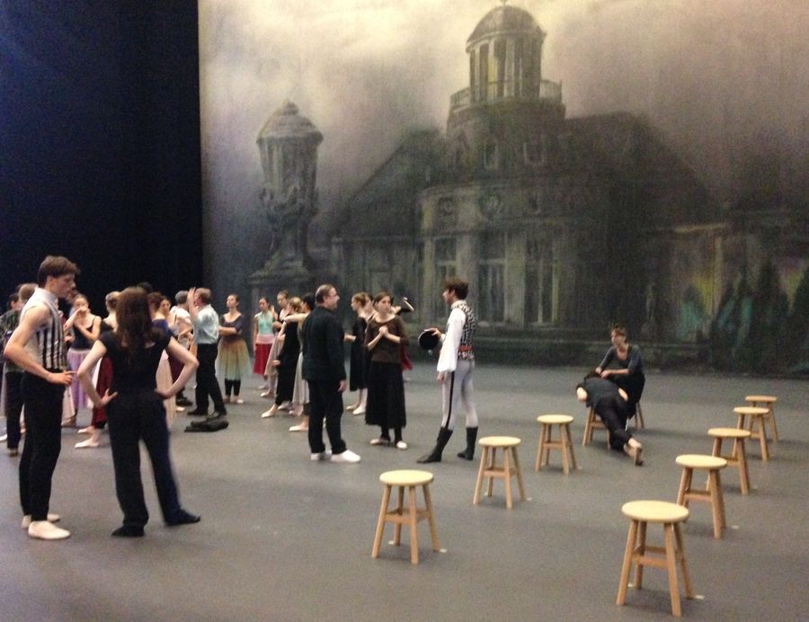 tabouret rond 4 pieds opéra Paris 